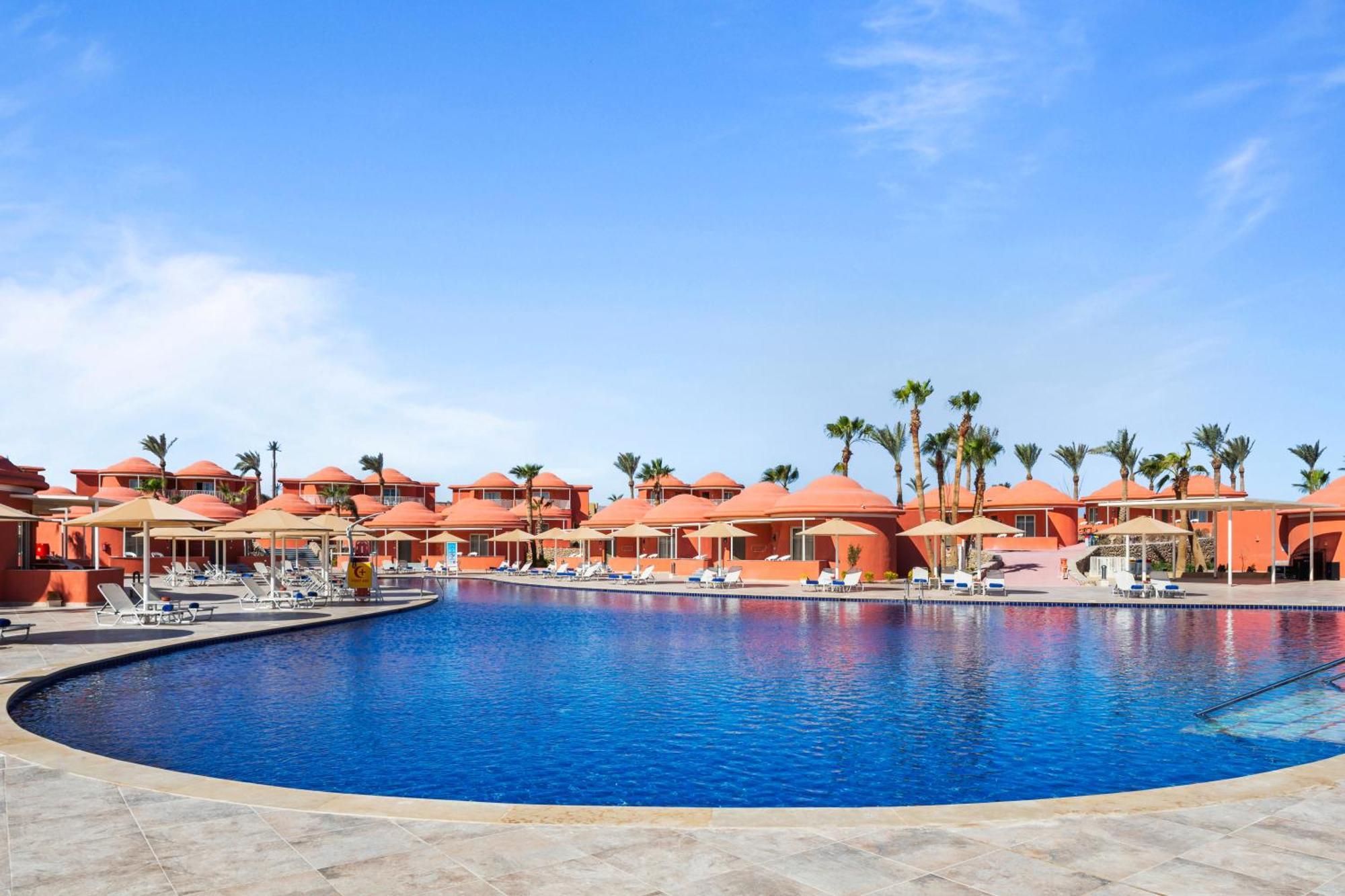 Pickalbatros Laguna Club Resort Sharm El Sheikh מראה חיצוני תמונה The swimming pool at the Iberostar Grand Hotel