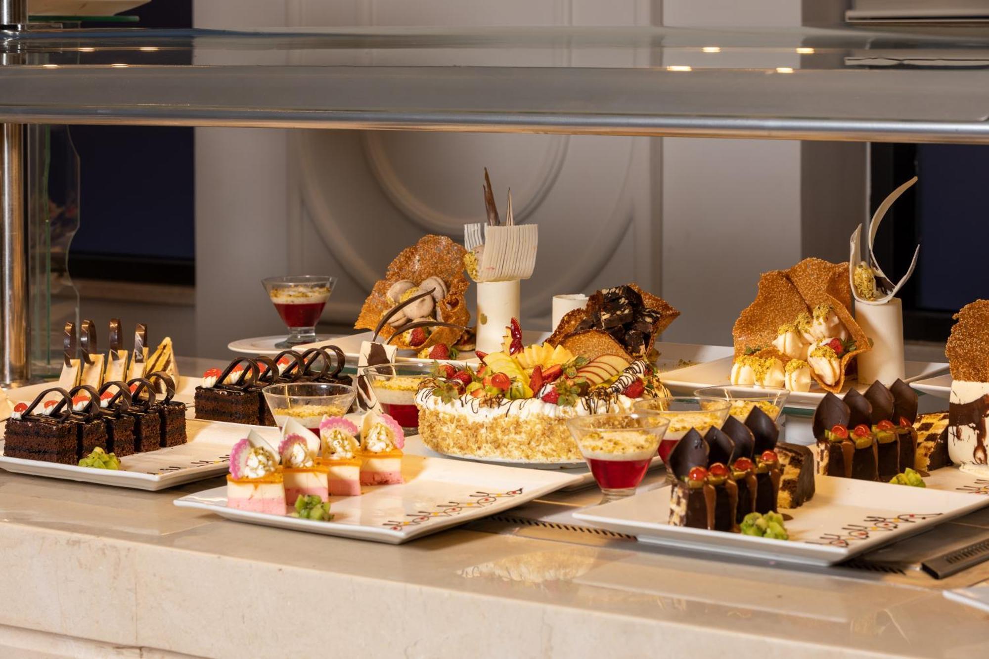 Pickalbatros Laguna Club Resort Sharm El Sheikh מראה חיצוני תמונה A dessert buffet